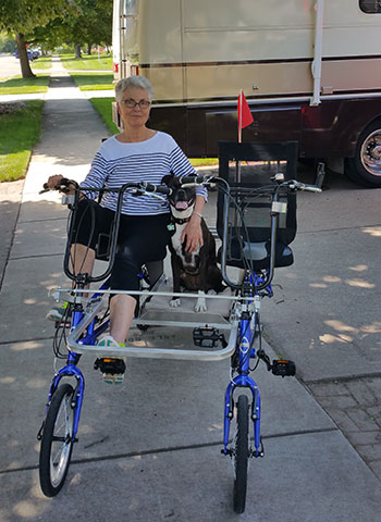 Phoebe the dog loves to go biking on Blackbird Bikes Quadribent